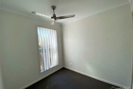 Spacious Modern Townhouse in Prime Location - Photo 2