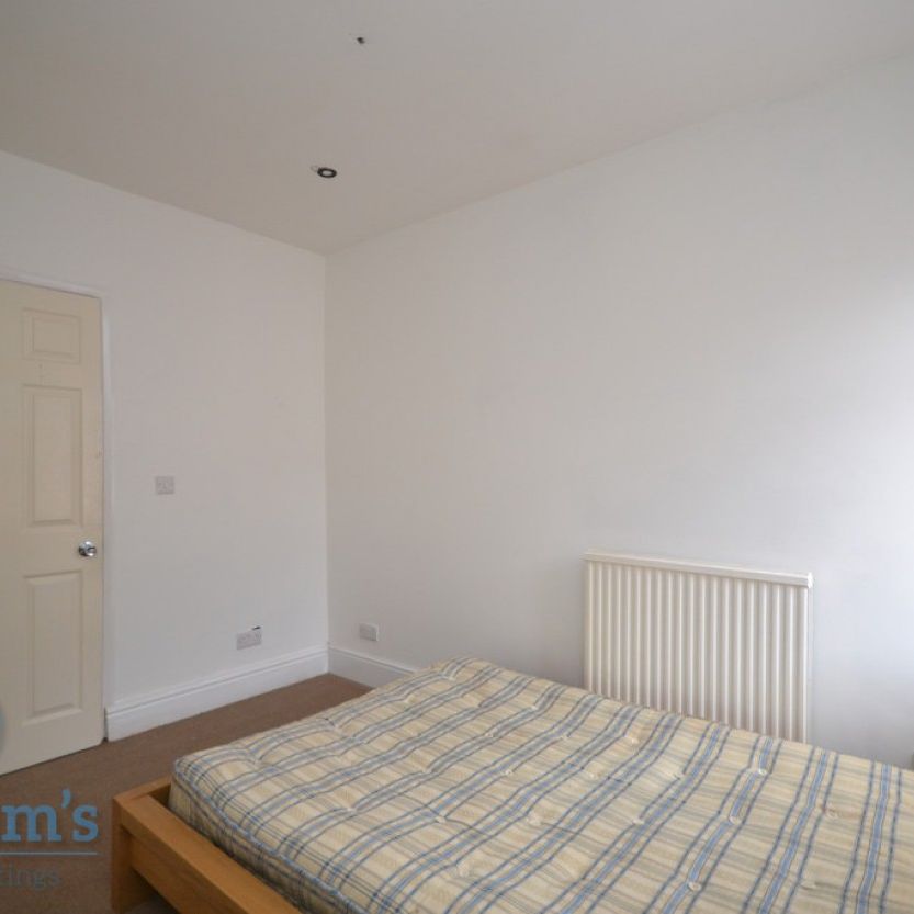 4 bed Mid Terraced House for Rent - Photo 1