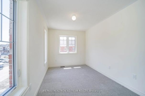 Condo Townhouse For Lease | E9014239 - Photo 1