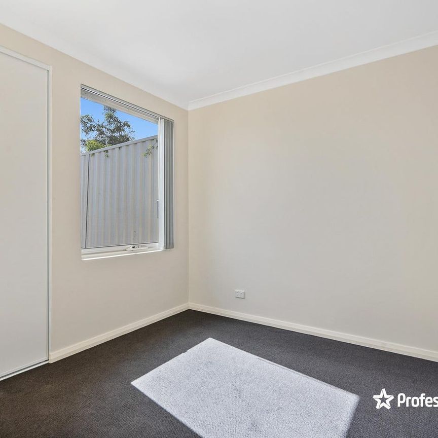 SPACIOUS MODERN HOME! - Photo 1