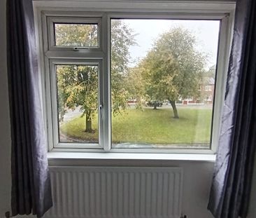 Beautiful 3-bedroom Terraced Home - Photo 5