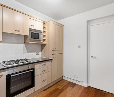 3 bedroom flat to rent - Photo 6