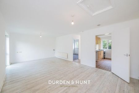 Moreton Road, Ongar - Photo 2