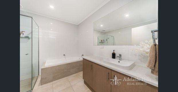 Beautiful 3 Bedroom Townhouse in Springlake Estate | Available 16/12/25 - Photo 1