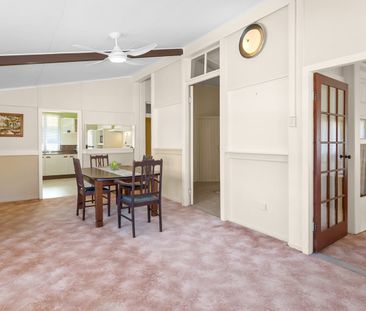 Partially furnished Dual-Living Home with Space, Flexibility and Exceptional Storage, just 150 metres to the water Contact Julie Sykes 0438 050 110 - Photo 2