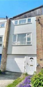 1 bedroom in a house share to rent - Photo 3