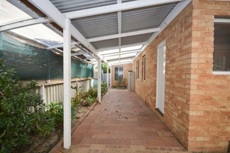Charming 4 Bedroom Home in Halls Head - Photo 2