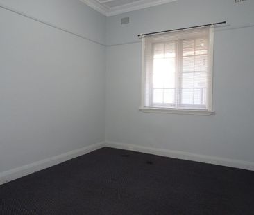 Spacious family home - Photo 2