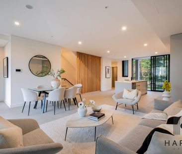 Brand New Luxury Residence with Private Lift - Photo 2