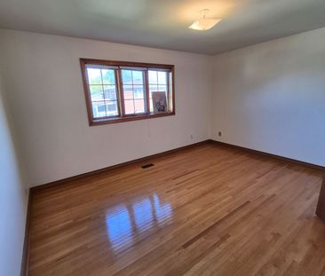 For Lease - 256 Cocksfield Avenue Unit# Rm 2, Toronto, Ontario - Photo 3