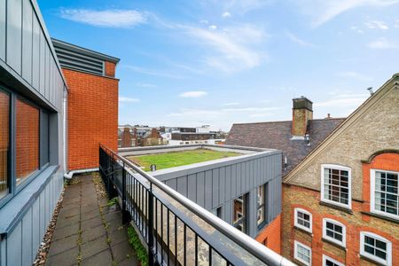 2 Bed Penthouse, Drummond Way, N1 - Photo 3