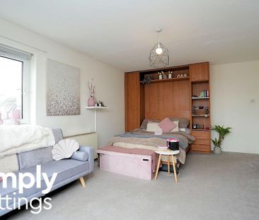 Studio to rent - Photo 1