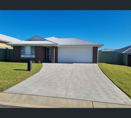 31 Sampson Crescent, Bomaderry, NSW 2541 - Photo 5