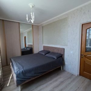 Se inchiriaza apartament in zona Coresi - Fotografie 2