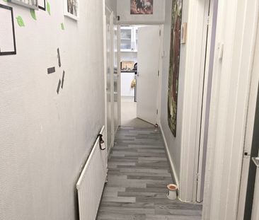 Room in a Shared Flat, Oxenford Street, SE15 - Photo 4