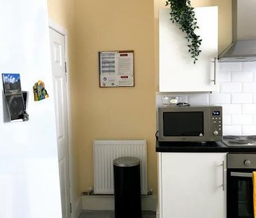 1 bed house share to rent in Briercliffe Road, Burnley, BB10 - Photo 1