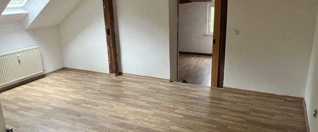 Helle 2,5-Zimmer-Dachgeschosswohnung mit Gartenmitbenutzung in Feilitzsch? zu mieten - Photo 1
