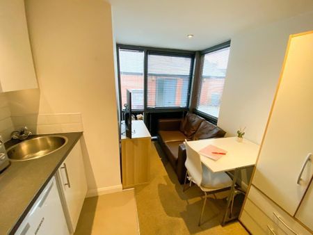 Studio to rent - Photo 2