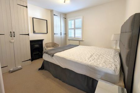 High Street, Woking - 2 bedrooms Property for lettings - Seymours - Photo 4