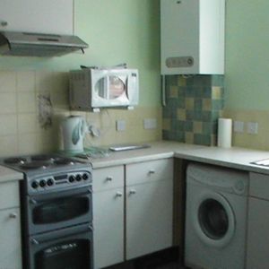 Superb 4 bed property AVAILABLE IMMEDIATELY in Hyde park, Leeds. - Photo 2