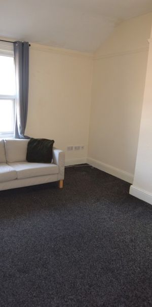 To Let 2 Bed Apartment - Photo 1