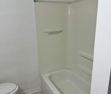 For Lease - 20 Hawthorne Road Unit# Walkout Basement, Mono, Ontario - Photo 2