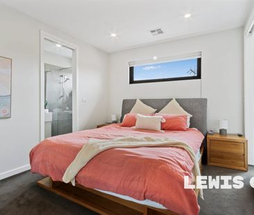 Modern Townhouse in Prime Location! - Photo 3