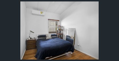 Spacious Two-Bedroom Pet-Friendly Unit – Water Included & Solar Ready! - Photo 4