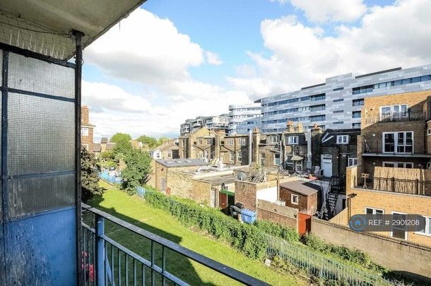 4 bedroom flat to rent - Photo 1