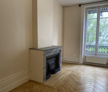 Location Appartement 3 pièces 75m² LYON 7ème - Photo 2