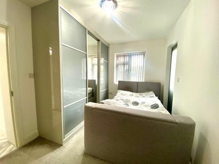 5 bedroom semi-detached house to rent - Photo 3