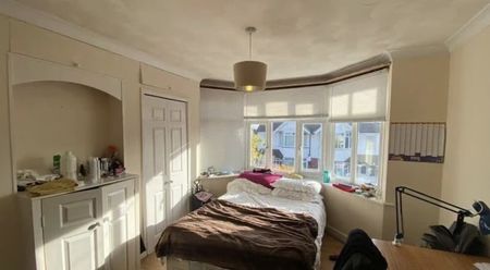 Room in a Shared House, Merton Road, SO17 - Photo 2
