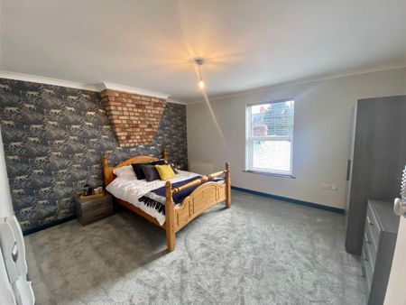 St. Catherines Grove Room 4 - Photo 5