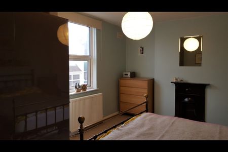 2 Bed Maisonette, Park Street, BS4 - Photo 3