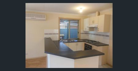 Neat and Comfortable Family Home in Prime Location! - Photo 4