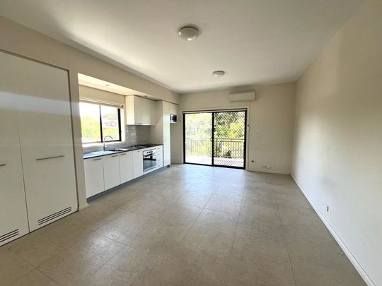 STUDIO APARTMENT IN THE HEART OF BANKSTOWN - Photo 1