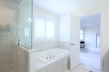 For Lease - 327 Northglen Blvd Boulevard, Clarington, Ontario - Photo 4