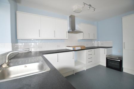 2 bedroom flat to rent - Photo 4