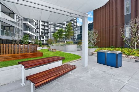 Unbeatable location from amazing unfurnished Darling Harbour apartment - Photo 4