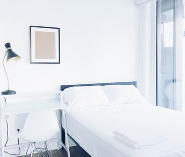 Deluxe Room - 197 Yonge St. (Male Only) - Photo 2