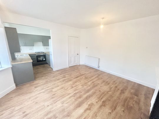 Bitterne Road West, Southampton - Photo 1