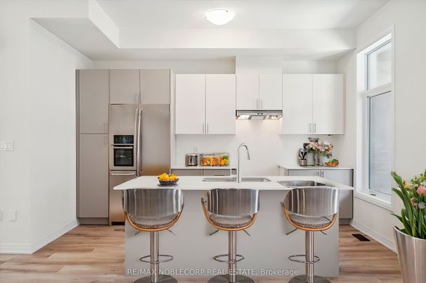 For Lease - 16 Tay Lane, Richmond Hill, Ontario - Photo 1