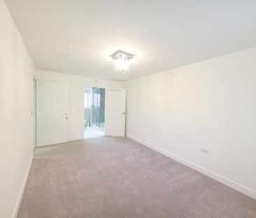 Fir Tree Road, Woodley Fir Tree Road, Woodley - Photo 2