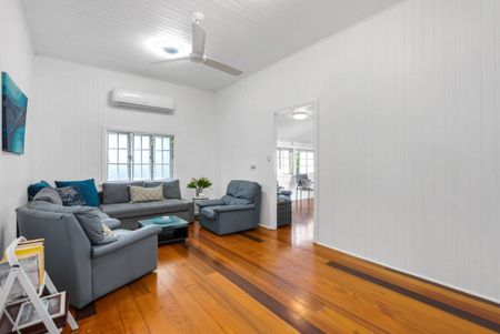 CITY FRINGE SEMI-FURNISHED HOME - Photo 2