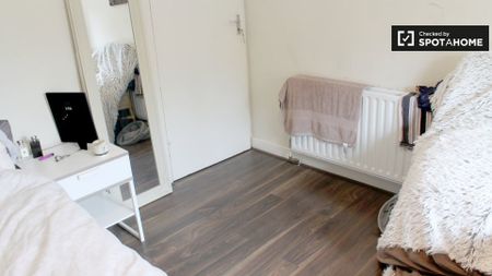 Cozy room to rent in a 3-bedroom house in Crumlin, Dublin - Photo 4