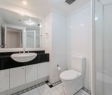 Absolute One-Bedroom Apartment boasts amazing views to city For Rent - Photo 4