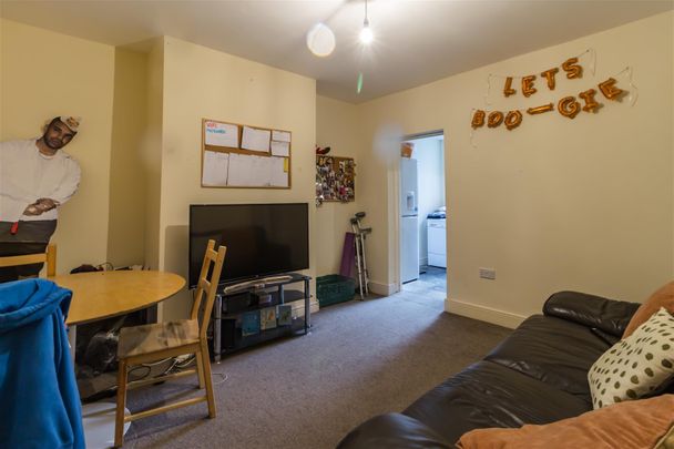 Room For Rent Wood Road, Pontypridd - Photo 1