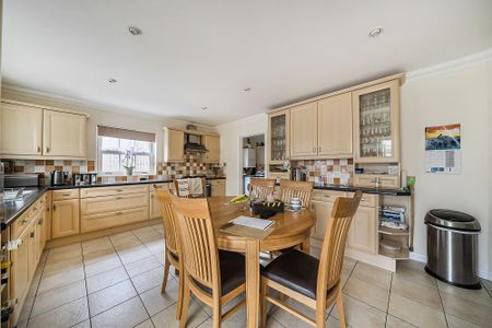 4 bedroom detached house to rent - Photo 3