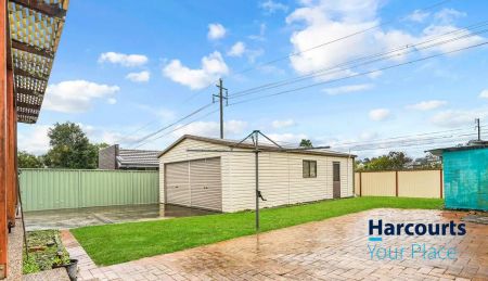 “Spacious Family Home in a Prime Location!” - Photo 5