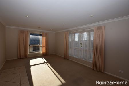 Family Home in Central North Orange, Designed for the Sun & It's Energy Efficient with Solar Panels - Photo 2